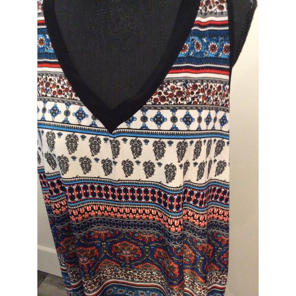 Plus size 2X Sleeveless V Neck Print Top Open Back Front of Closet - Picture 6 of 6